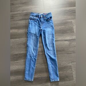 Medium-dark wash blue jeans in perfect condition